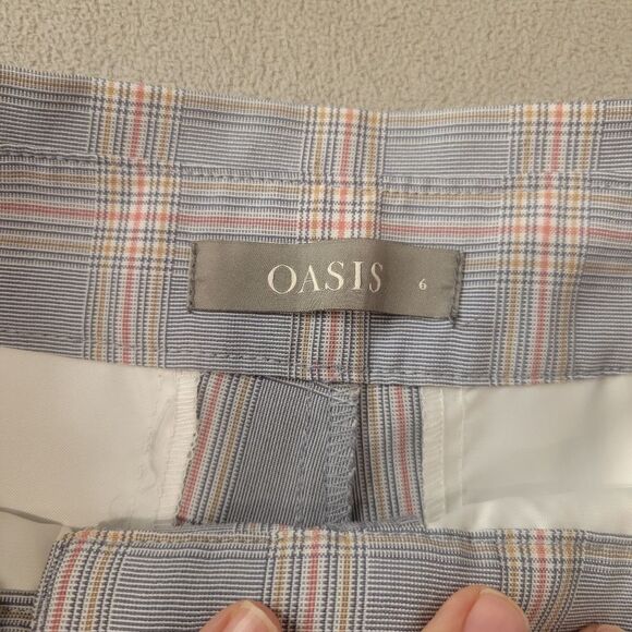 Oasis Gray Bermudas with Tailored Style and Front Pleat Size US 2 - Picture 4 of 9